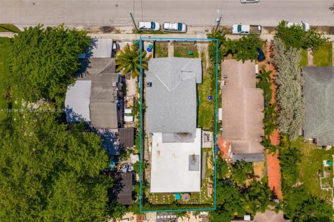 Commercial property in Miami, Florida 184.13 sq.m. № 1409104 - photo 11