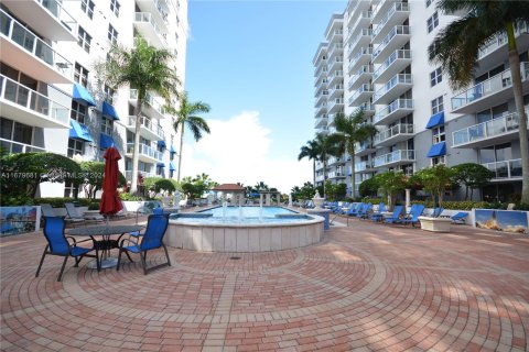 Condominio en venta en Miami, Florida, 2 dormitorios, 90.95 m2 № 1409148 - foto 14