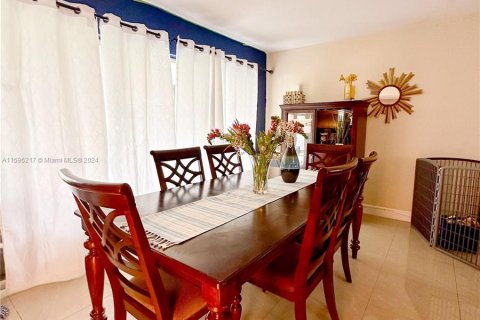 Condo in Sunrise, Florida, 3 bedrooms  № 1189027 - photo 5