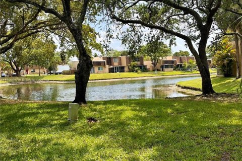 Condo in Sunrise, Florida, 3 bedrooms  № 1189027 - photo 3