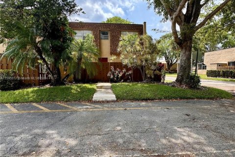 Condo in Sunrise, Florida, 3 bedrooms  № 1189027 - photo 2