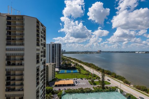 Condominio en venta en Riviera Beach, Florida, 2 dormitorios, 130.06 m2 № 978259 - foto 24