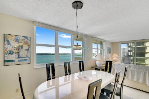 Condo in Riviera Beach, Florida, 2 bedrooms  № 978259 - photo 26