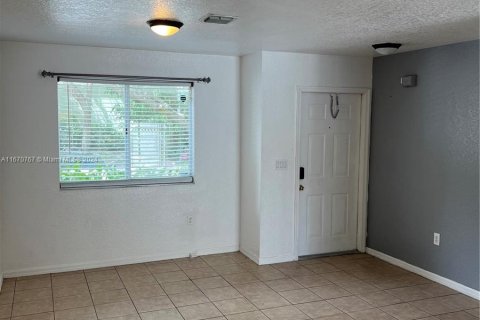 Townhouse in Hollywood, Florida 3 bedrooms, 133.78 sq.m. № 1389954 - photo 12