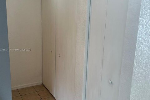 Townhouse in Hollywood, Florida 3 bedrooms, 133.78 sq.m. № 1389954 - photo 15