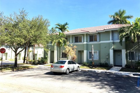 Townhouse in Hollywood, Florida 3 bedrooms, 133.78 sq.m. № 1389954 - photo 1