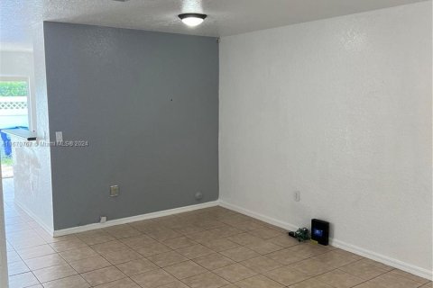 Townhouse in Hollywood, Florida 3 bedrooms, 133.78 sq.m. № 1389954 - photo 11