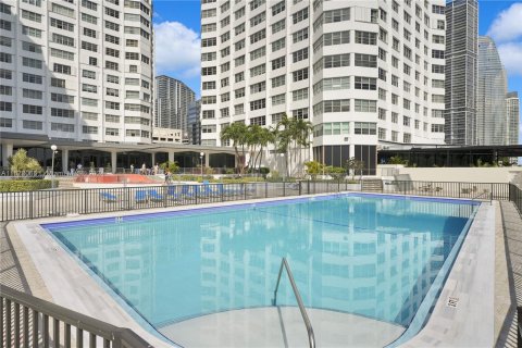 Condo in Miami, Florida, 2 bedrooms  № 1389908 - photo 13