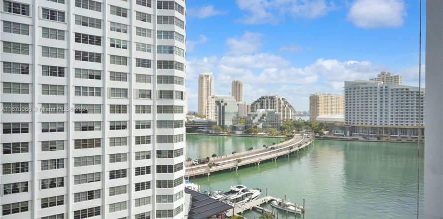 Condo in Miami, Florida, 2 bedrooms  № 1389908