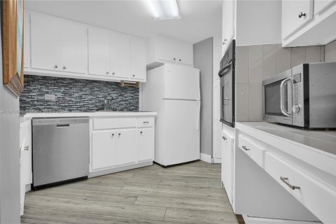 Copropriété à vendre à Miami, Floride: 2 chambres, 91.97 m2 № 1389908 - photo 6