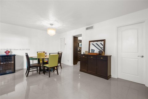 Townhouse in Miami, Florida 3 bedrooms, 126.81 sq.m. № 1330990 - photo 10