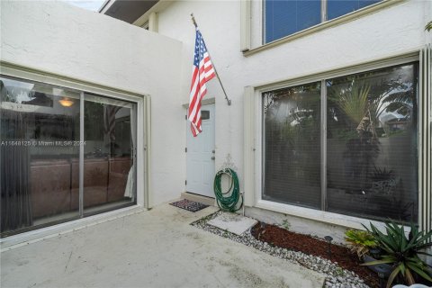 Townhouse in Miami, Florida 3 bedrooms, 126.81 sq.m. № 1330990 - photo 4