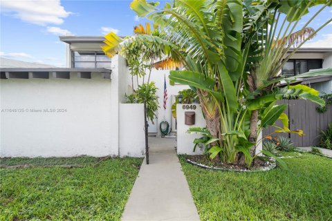 Townhouse in Miami, Florida 3 bedrooms, 126.81 sq.m. № 1330990 - photo 1