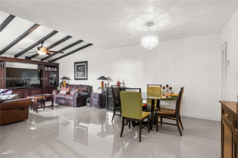 Townhouse in Miami, Florida 3 bedrooms, 126.81 sq.m. № 1330990 - photo 5