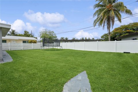 House in Hallandale Beach, Florida 3 bedrooms, 154.59 sq.m. № 1332194 - photo 20