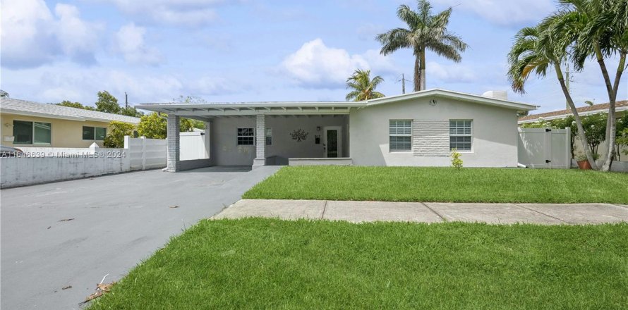 House in Hallandale Beach, Florida 3 bedrooms, 154.59 sq.m. № 1332194