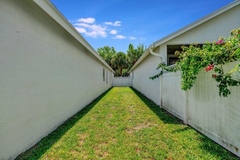 House in Jupiter, Florida 3 bedrooms, 197.42 sq.m. № 1216270 - photo 1