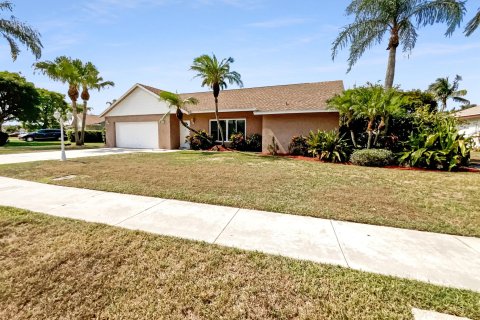 House in Lake Worth, Florida 4 bedrooms, 179.12 sq.m. № 1222498 - photo 11