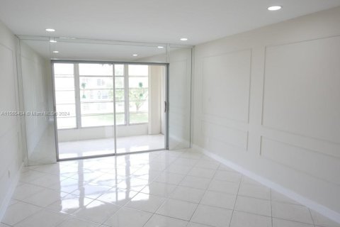 Condominio en venta en Sunrise, Florida, 1 dormitorio, 59.46 m2 № 1347643 - foto 2