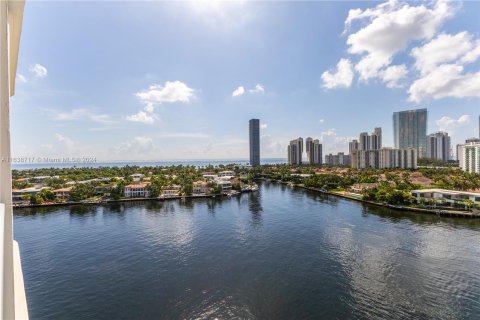 Condo in Aventura, Florida, 2 bedrooms  № 1347644 - photo 14