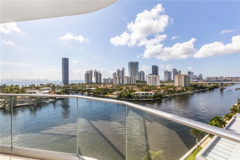 Condo in Aventura, Florida, 2 bedrooms  № 1347644 - photo 12