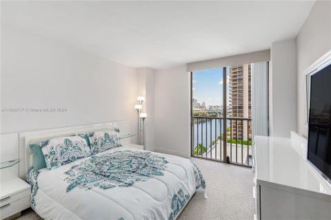 Condo in Aventura, Florida, 2 bedrooms  № 1347644 - photo 20