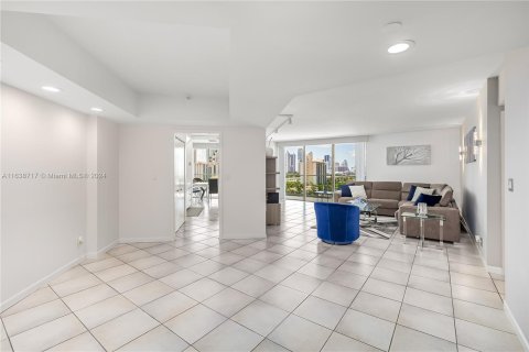 Condo in Aventura, Florida, 2 bedrooms  № 1347644 - photo 2