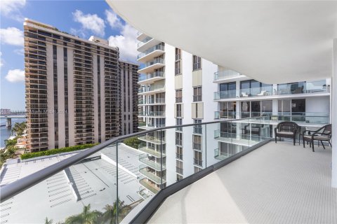 Condo in Aventura, Florida, 2 bedrooms  № 1347644 - photo 11