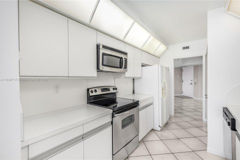 Condo in Aventura, Florida, 2 bedrooms  № 1347644 - photo 16