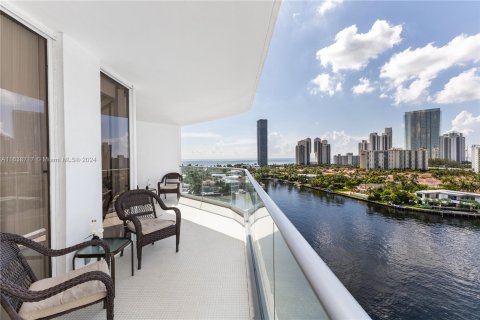 Condo in Aventura, Florida, 2 bedrooms  № 1347644 - photo 10