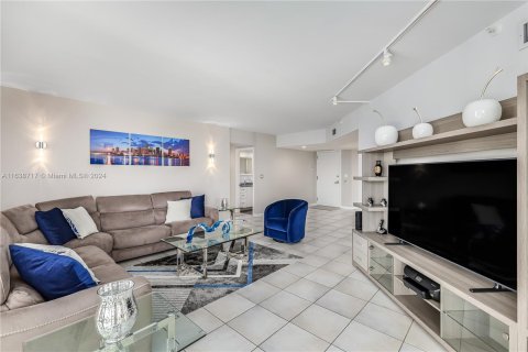 Condo in Aventura, Florida, 2 bedrooms  № 1347644 - photo 6