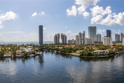 Condo in Aventura, Florida, 2 bedrooms  № 1347644 - photo 13