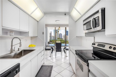 Condo in Aventura, Florida, 2 bedrooms  № 1347644 - photo 15