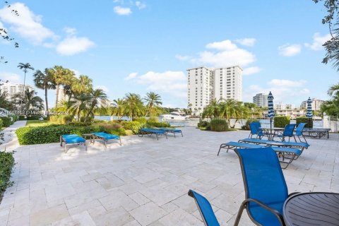 Condominio en venta en Fort Lauderdale, Florida, 1 dormitorio, 88.72 m2 № 1427549 - foto 7