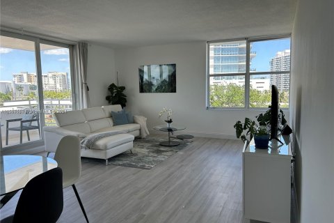 Condominio en venta en Fort Lauderdale, Florida, 1 dormitorio, 88.72 m2 № 1427549 - foto 5