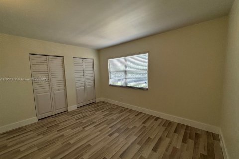 Condo in Pembroke Pines, Florida, 1 bedroom  № 1372592 - photo 22