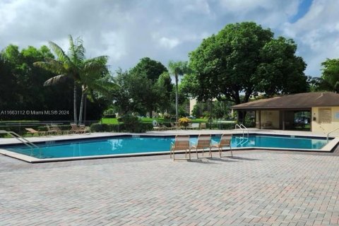 Copropriété à vendre à Pembroke Pines, Floride: 1 chambre, 78.04 m2 № 1372592 - photo 27