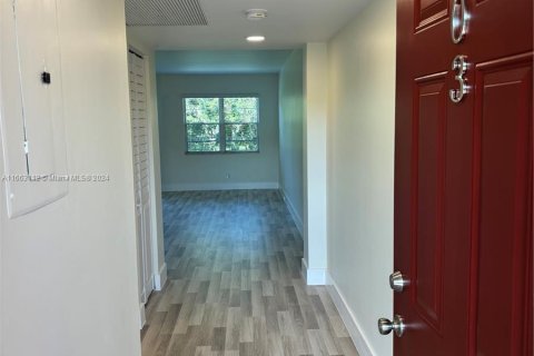 Copropriété à vendre à Pembroke Pines, Floride: 1 chambre, 78.04 m2 № 1372592 - photo 10