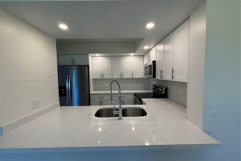 Copropriété à vendre à Pembroke Pines, Floride: 1 chambre, 78.04 m2 № 1372592 - photo 2