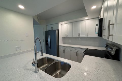 Copropriété à vendre à Pembroke Pines, Floride: 1 chambre, 78.04 m2 № 1372592 - photo 6