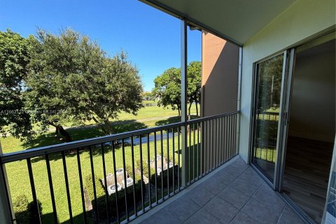 Condo in Pembroke Pines, Florida, 1 bedroom  № 1372592 - photo 15