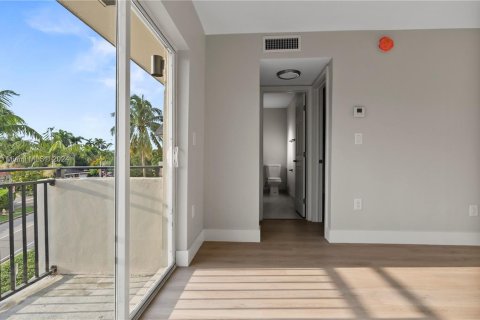 Apartamento en alquiler en Miami, Florida, 1 dormitorio, 65.03 m2 № 1370434 - foto 5