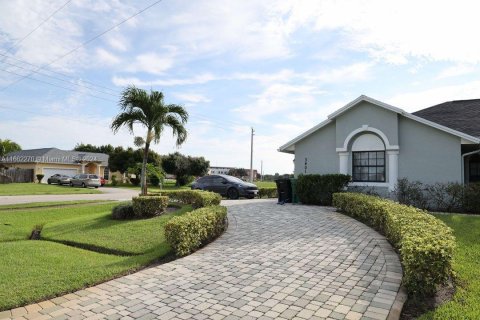 Villa ou maison à louer à Port St. Lucie, Floride: 3 chambres, 191.47 m2 № 1370435 - photo 17