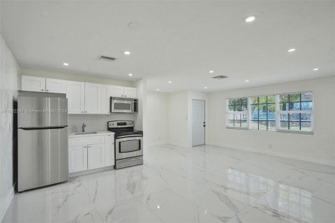 House in West Palm Beach, Florida 3 bedrooms, 104.52 sq.m. № 1370431 - photo 14