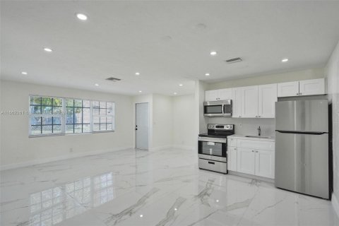 Casa en alquiler en West Palm Beach, Florida, 3 dormitorios, 104.52 m2 № 1370431 - foto 11