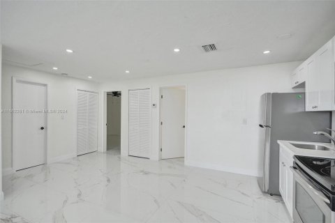 Casa en alquiler en West Palm Beach, Florida, 3 dormitorios, 104.52 m2 № 1370431 - foto 19