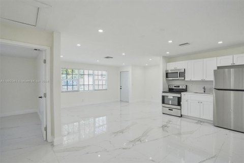 Casa en alquiler en West Palm Beach, Florida, 3 dormitorios, 104.52 m2 № 1370431 - foto 5