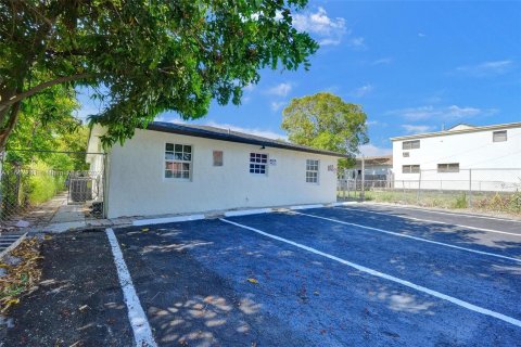 Villa ou maison à louer à West Palm Beach, Floride: 3 chambres, 104.52 m2 № 1370431 - photo 22