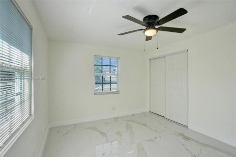 House in West Palm Beach, Florida 3 bedrooms, 104.52 sq.m. № 1370431 - photo 10