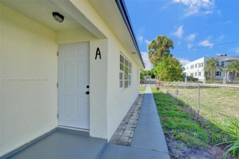 House in West Palm Beach, Florida 3 bedrooms, 104.52 sq.m. № 1370431 - photo 3